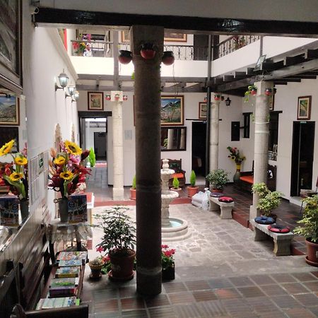 Hostal Flores Quito Bagian luar foto