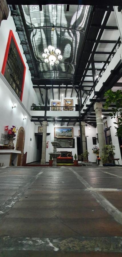 Hostal Flores Quito Bagian luar foto