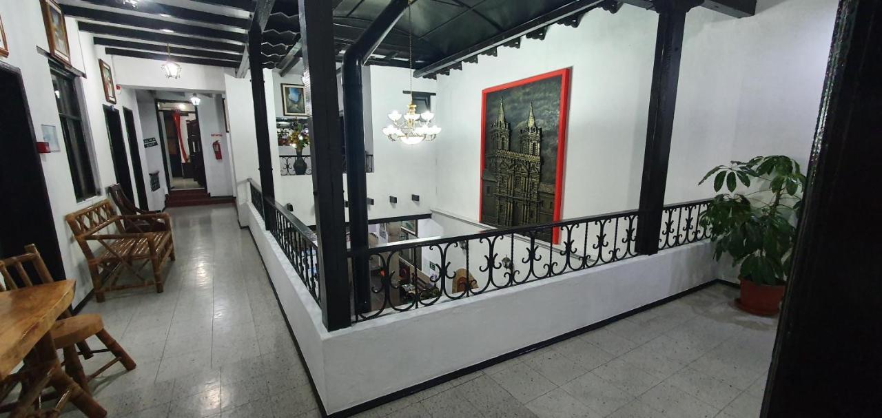 Hostal Flores Quito Bagian luar foto