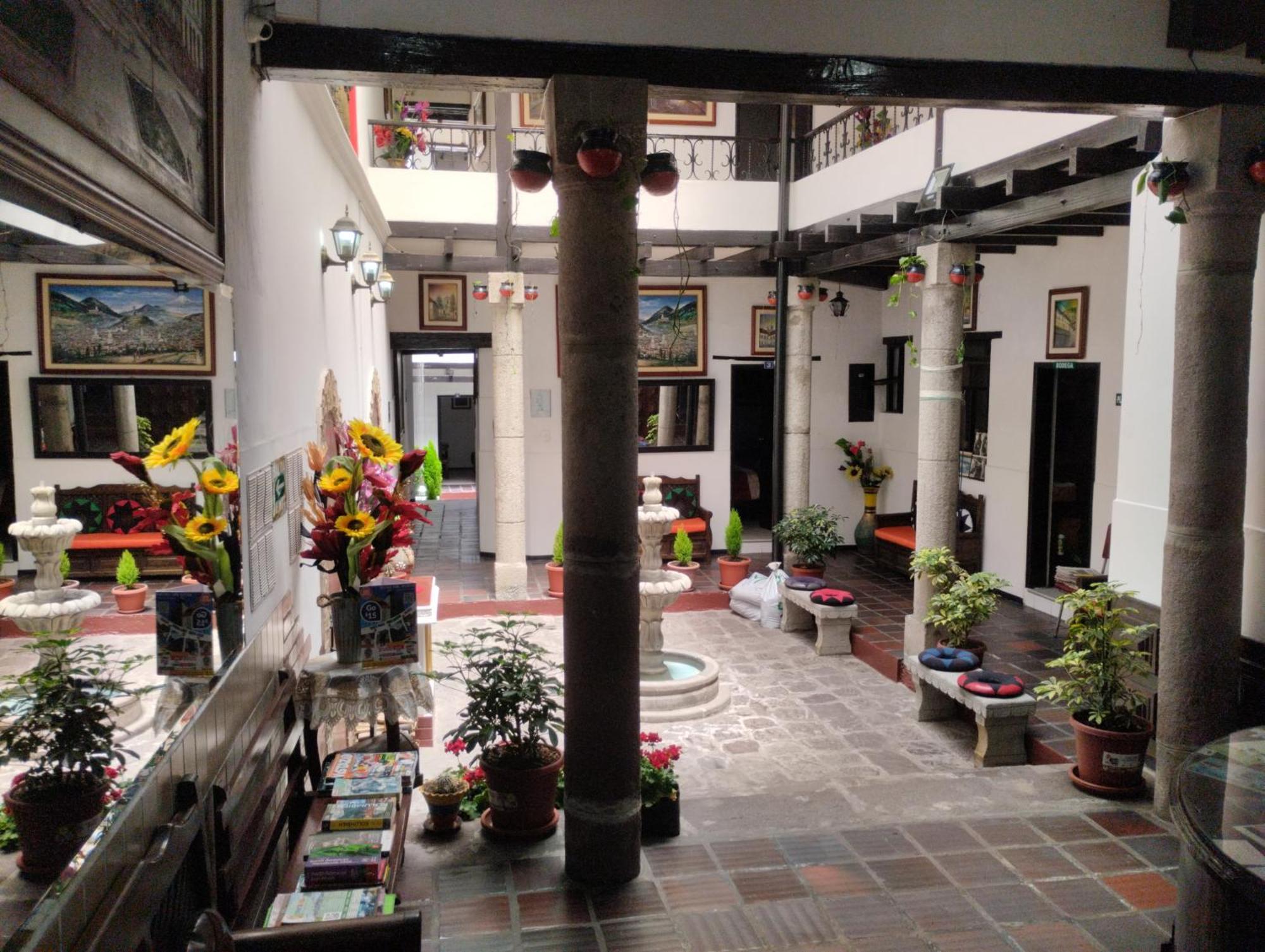 Hostal Flores Quito Bagian luar foto