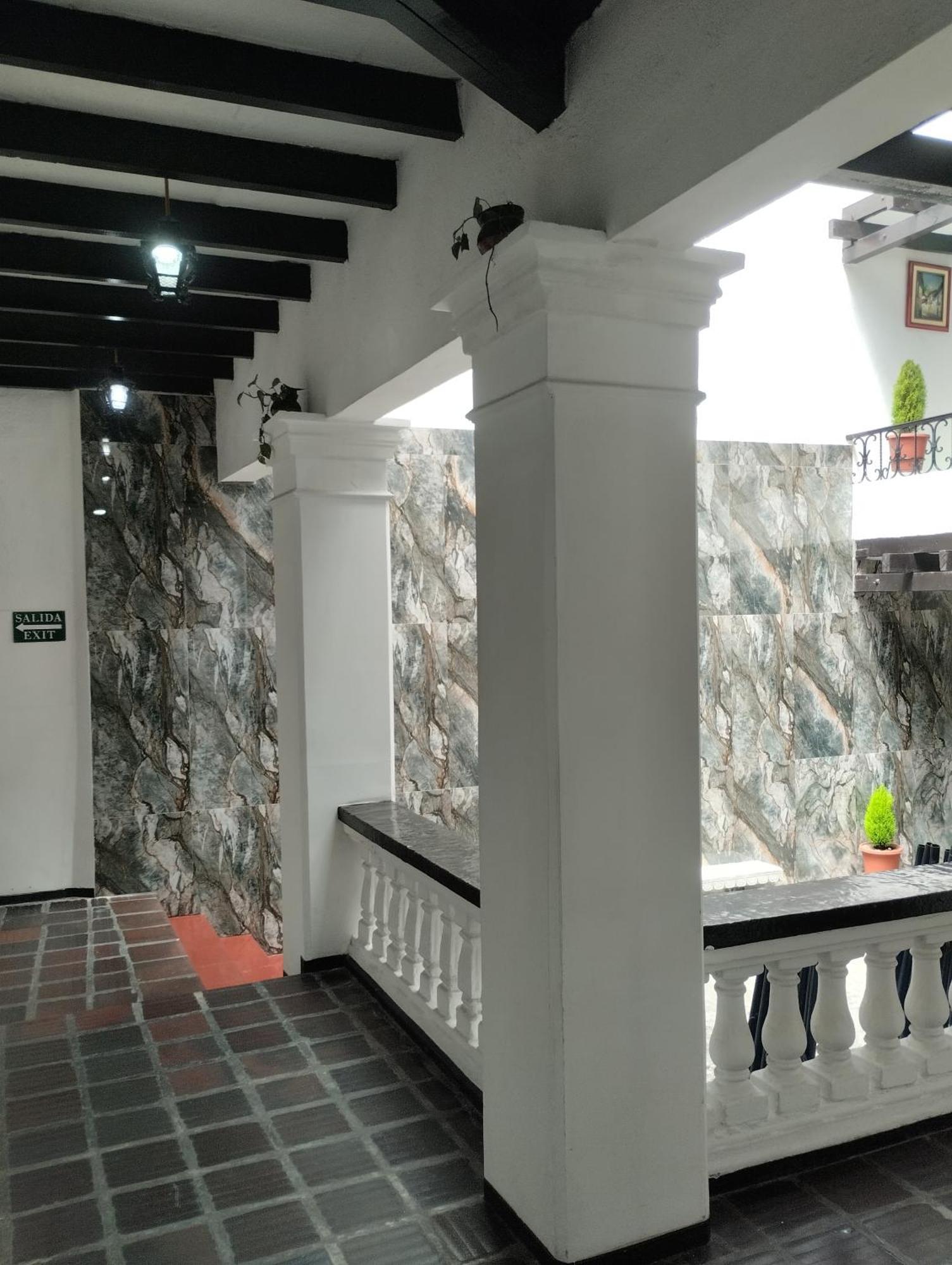 Hostal Flores Quito Bagian luar foto