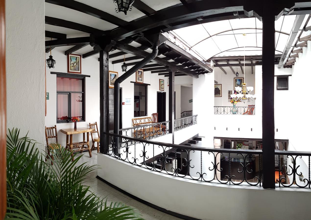 Hostal Flores Quito Bagian luar foto